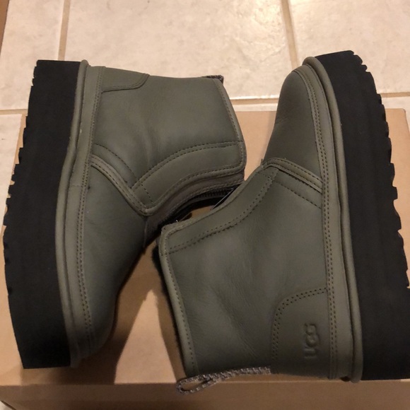 UGG Neumel Platform Zip Boots - Picture 3 of 9